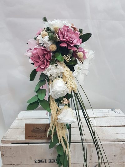 RAMO NOVIA PRESERVADO EN CASCADA TONOS CLAROS